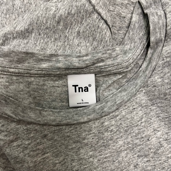 Aritzia TNA Tour T-Shirt - Heather Chrome - Picture 2 of 5